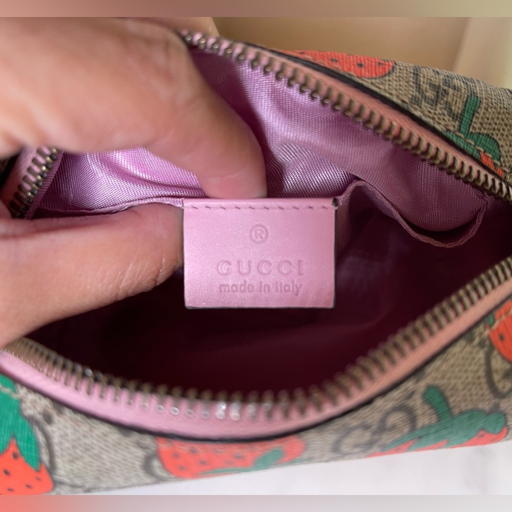 Gucci Strawberry 🍓 Pouch with GG Canvas - Picture 9 of 14